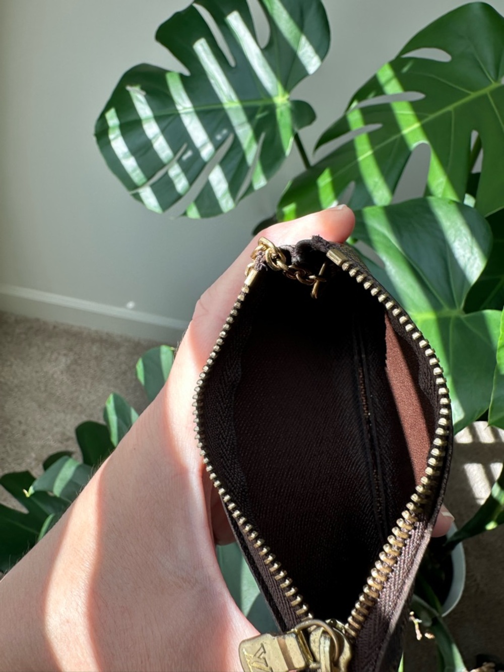 Louis Vuitton Key Pouch - Picture 4 of 9